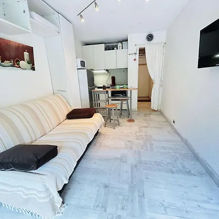 Apartment Confortable Pres De La Avec Parking Privatif - Fr-1-249-422